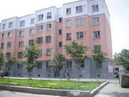 乌鲁木齐某小区违规盖增层 住户难拿房产证 