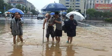 赣江第四号洪水来袭 江西多地告急 暴雨中,他嚎啕大哭