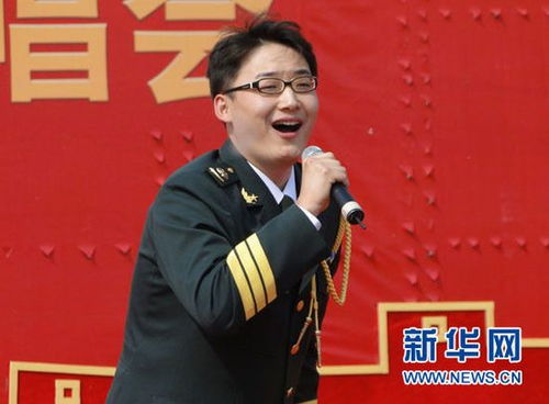 乔治在 唱响中国 军营演唱会上演唱 我的雪山我的哨卡 