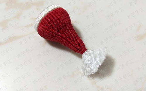 圣诞节用绳子编圣诞帽做耳饰,太萌了,跟闺蜜一人一个