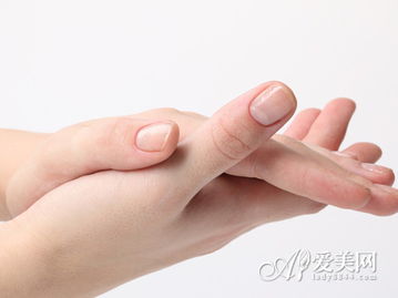 白斑并不表明缺钙 指甲上的15个健康秘密 
