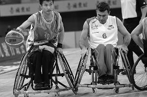 轮椅篮球的轮椅车轮为啥是歪的 