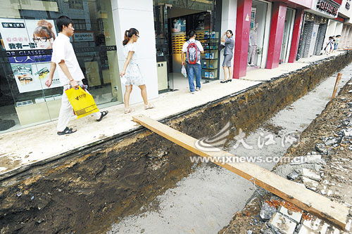 南昌改造道路堵了财路 商家伤不起