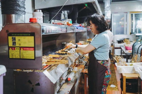 一对金牛座夫妻开的烧烤店,食客大半时间都在吹壳子