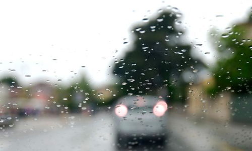 雨天心情语录,想你 也想下雨 更想下雨天和你一起做快乐的事情