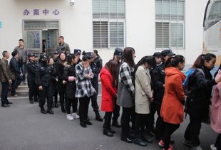 团伙诈骗 但我朋友不是主犯 诈骗80万 请问会判多少年？