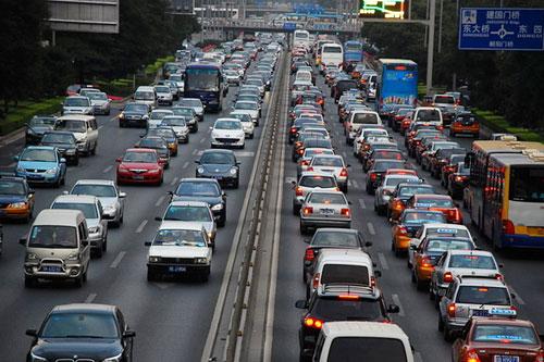 北京新增10万小客车指标,摇号9年的北京人儿呆不住了