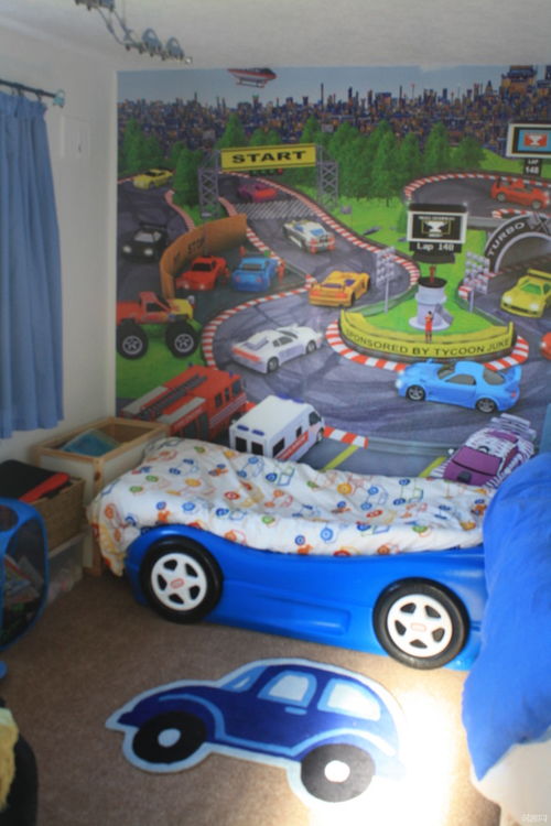 Racing car themed boys bedroom 