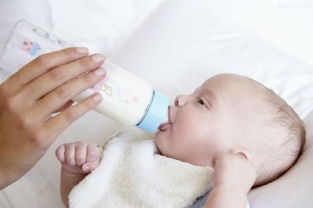 两个月的宝宝吃奶量(两个月宝宝每天奶量多少两个月宝宝吃奶量多少正常)