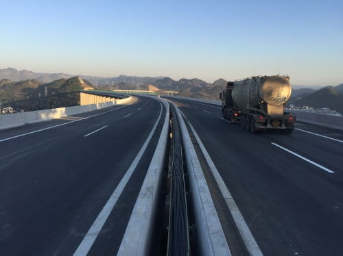 盘 县 兴 义 高速公路即将开通 