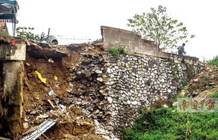 花鸟市场塌方一间仓库货物被埋 疑与道路建设有关