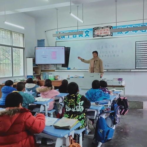 励志主题班会实施要点;12月份小学该开展哪些班会活动？