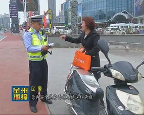 高新交警整治道路环境 电动车摩托车不走辅道挨罚 