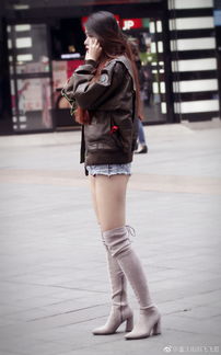 街拍中国春天终于到了这是曾经很流行齐B小短裤吗 