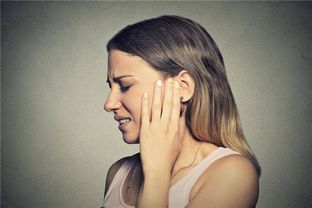 女人左耳发烫是什么预兆,耳朵发热是怎么回事