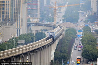 重庆建成90度急转弯轻轨 如在坐过山车 