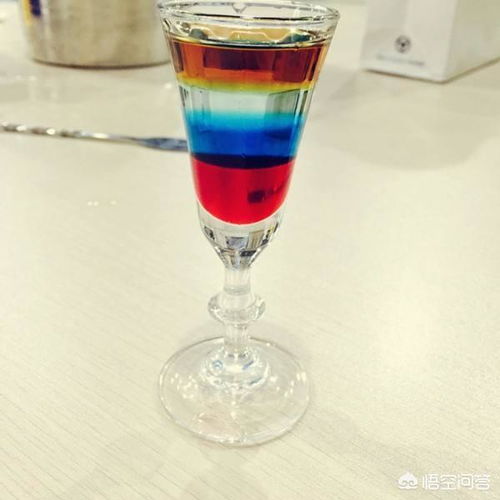 介绍几种分层的鸡尾酒(分层鸡尾酒中一般哪个在最下层)