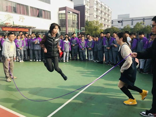 一绳一笔编织精彩生活 一动一静书写绚烂人生 太炎中学初三年级开展艺术节系列活动之 8 字跳长绳和限时作文大赛 