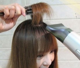 女生怎么在家用卷发梳打理刘海 卷发梳 吹风机让你的齐刘海永远那么整齐 发型师姐 