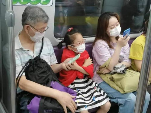 媒体评婴幼儿哭闹请去车厢连接处(如果孩子在地铁车厢内哭闹,我应如何应对呢)