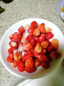 这个时候的草莓有没有被人加催熟剂啊 我拍了照片今天的,大家帮忙看看,颜色比这个要白,特别有几个就像 