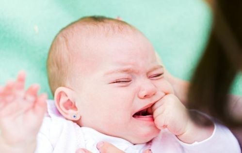 宝宝长牙备受煎熬,家长学会3招方法,让宝宝舒服一点度过长牙期