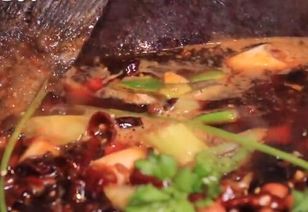 湘西半个坛子炖出的美味 香辣可口的坛子鱼,拿坛当锅做出来的
