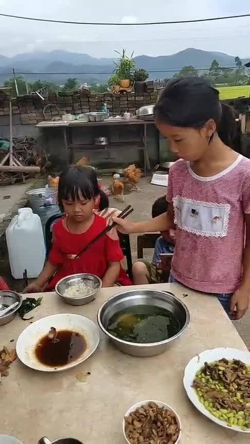 挑食的孩子,青菜丢掉只吃肉 