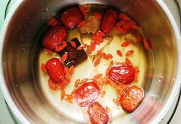 生姜枸杞红枣可以一起煮水喝 