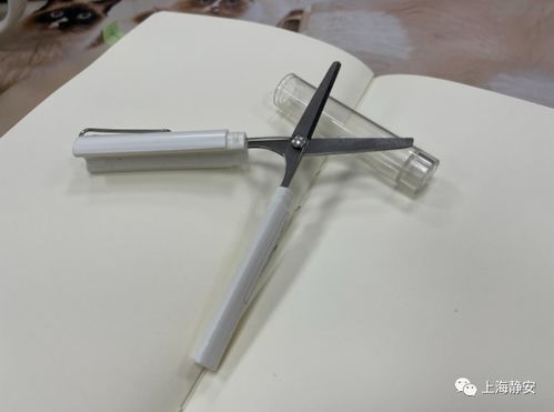 标签机 无钉钉书机 桌面吸尘器 这些超冷门的文具