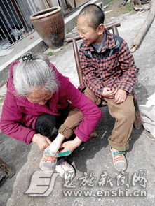 中华残疾人服务网 河北 残疾夫妇4年照顾8名残障孩童 