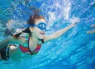游泳可以帮助青少年长高 