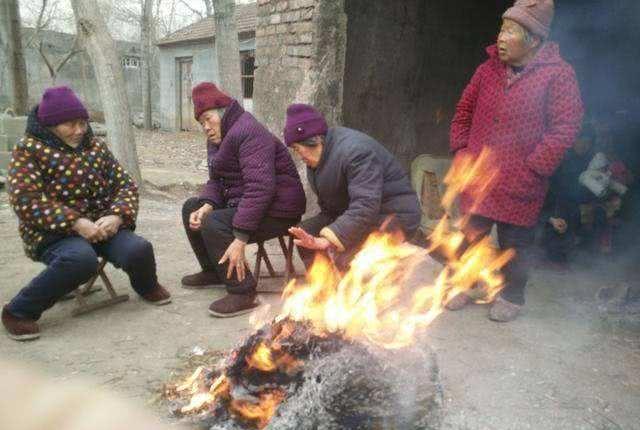 农民冬季该如何取暖(农村冬天最经济实惠的取暖方式)