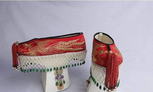 清朝的嫔妃为何爱穿马蹄底鞋 说法甚多,这鞋是身份的象征吗
