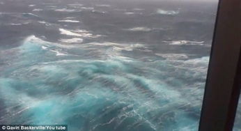 强风暴袭击澳大利亚 载4000人游轮海上被困数日