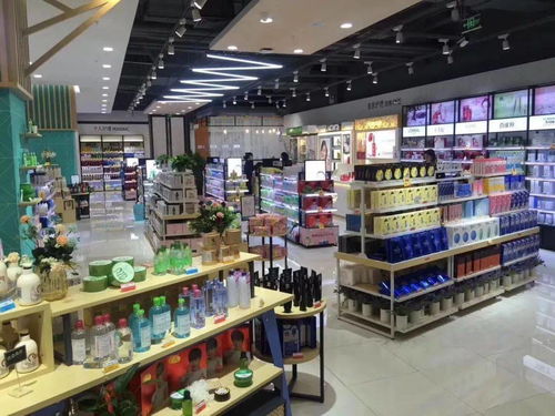 化妆品店像这样做陈列,顾客进店后才会买买买