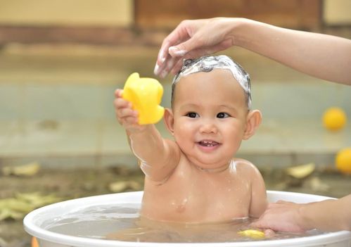 宝宝秋冬季洗澡需求盘点,不同月龄小宝宝要求各异,宝妈必看