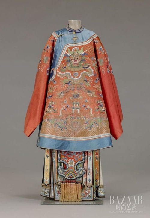 中国服饰专栏 多彩凤尾耀眼月华,古人的漂亮裙子现在也能来一打 