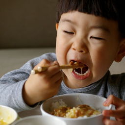这4种食物上了 黑名单 ,要管住孩子别乱吃,特别是3岁以内 