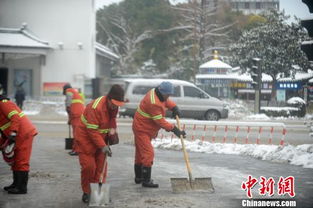 贊美物業(yè)員工掃雪的干勁，