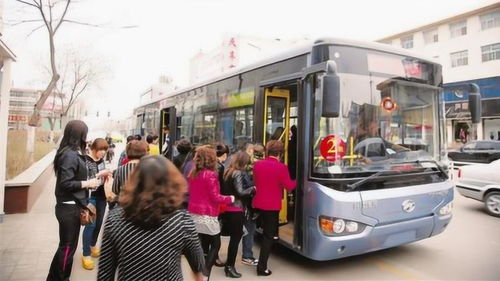 我国第一个实行免费公交的城市,坚持10年不停办,一年省下好几千 