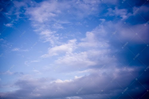蓝色渐变天空和白云自然风景摄影图高清摄影大图 千库网 