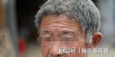 父亲救了个小孩,却被误当人贩打伤,正愁没钱看病时惊喜来了