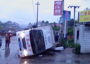 09 7 3 下午 小区门口车祸