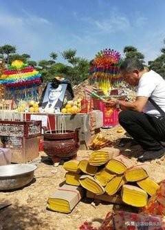 农村下葬后要做百日祭和周年祭,可提前不可延后,3个细节需注意