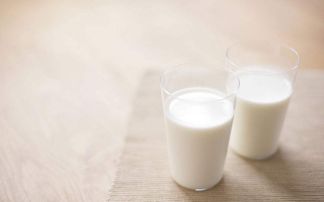这4种牛奶,孕妈们不要买,没营养,对身体更无益 