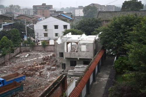 四川1所学校围墙垮塌致3名学生死亡4人重伤 