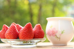 关于草莓和茶的诗句