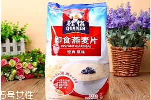 一碗白米稀饭和一碗桂格即食燕麦片哪个热量高？