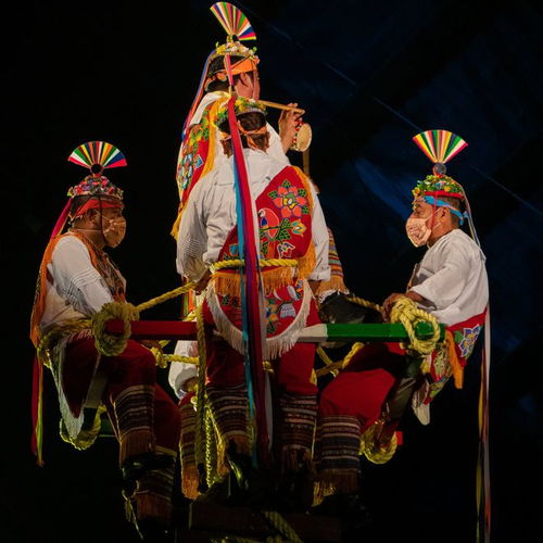 看一场穿越500年的音乐秀,300位演员陪你吃晚餐